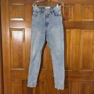 Abercrombie Curve Love Ultra High Rise The 90s straight jeans size 28 long